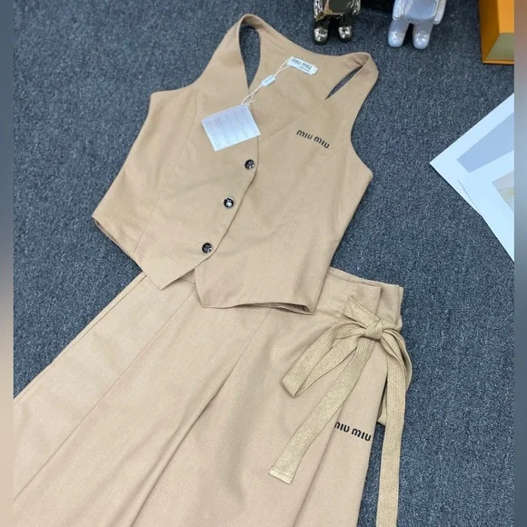 Miu Miu Beige Vest & Wide Leg Pants Two Piece Set - Picture 4 of 6